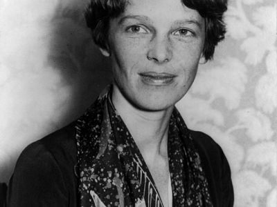 11 Ocak 1935  Amelia Earhart, ilk tek kişilik uçuşu Hawaii'den Kaliforniya'ya gerçekleştirdi.