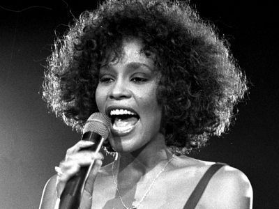 11 Şubat 2012-Whitney Houston vefat etti.